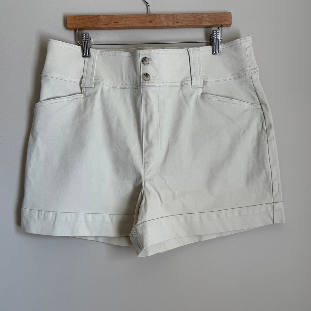 Spanx On-the-Go Shorts Womens 1X NWOT Cream Stretch Twill Cuffed Hem 4 inch